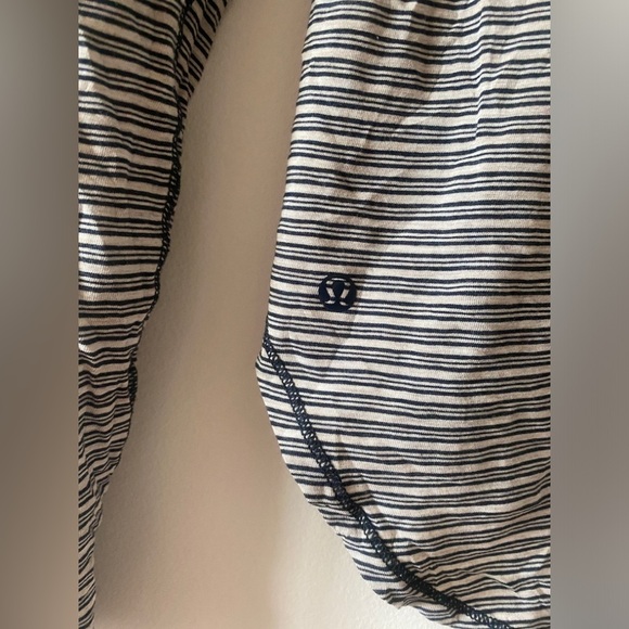 Lululemon Long Sleeve Shirt Size 6 - Picture 3 of 4